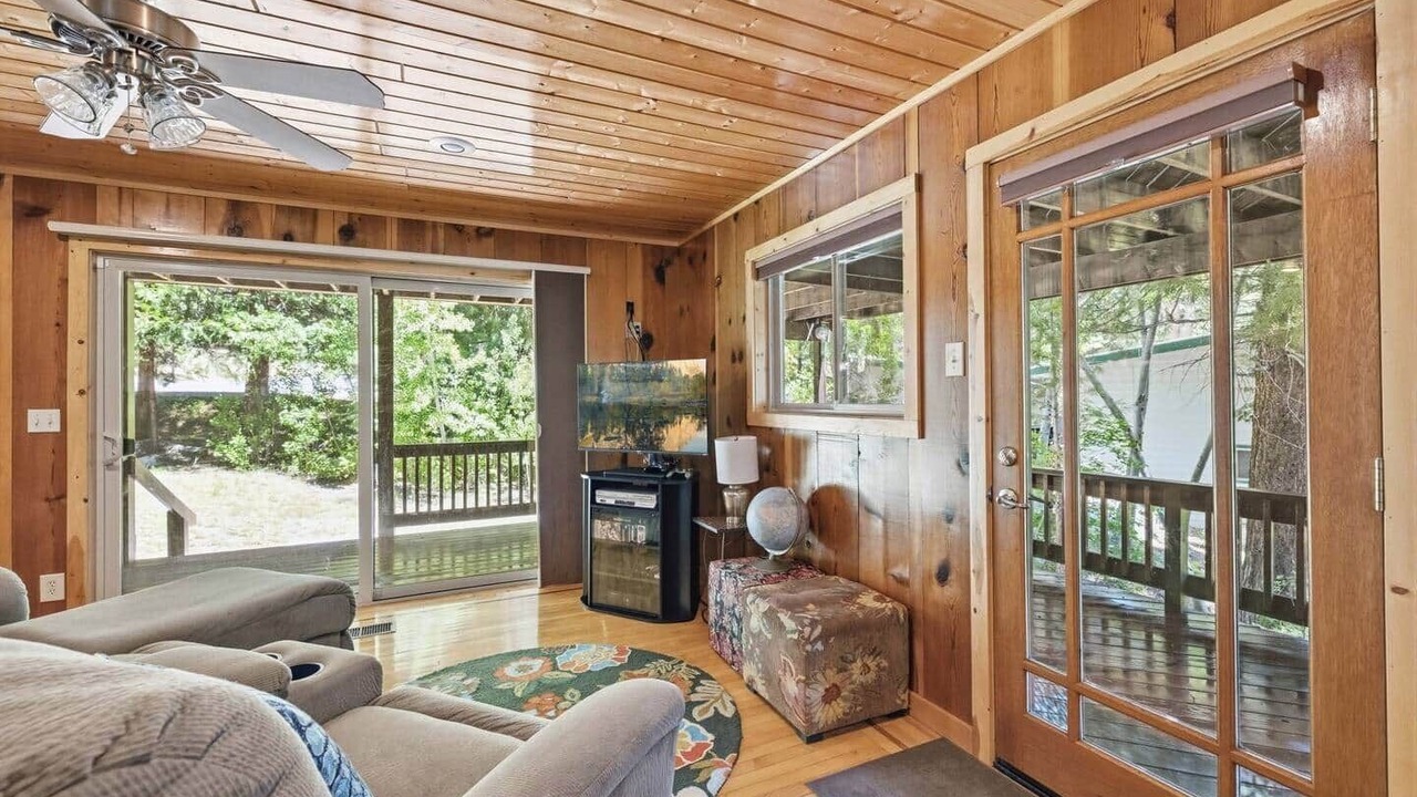 Photo of Livingroom in Strawberry
