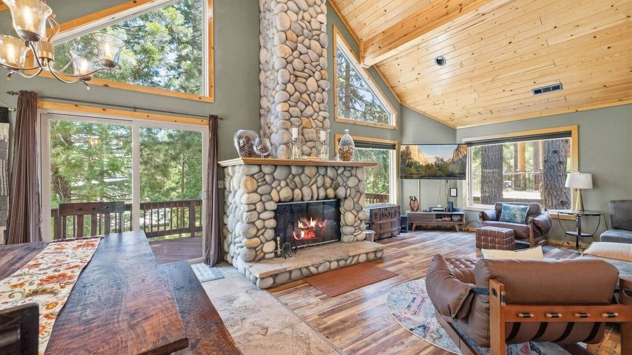 Photo of Livingroom in Strawberry