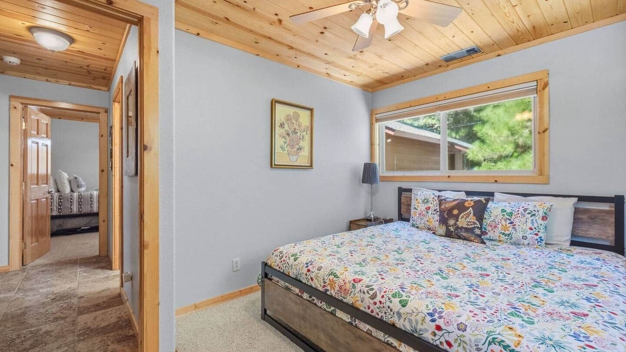 Photo of Bedroom in Strawberry