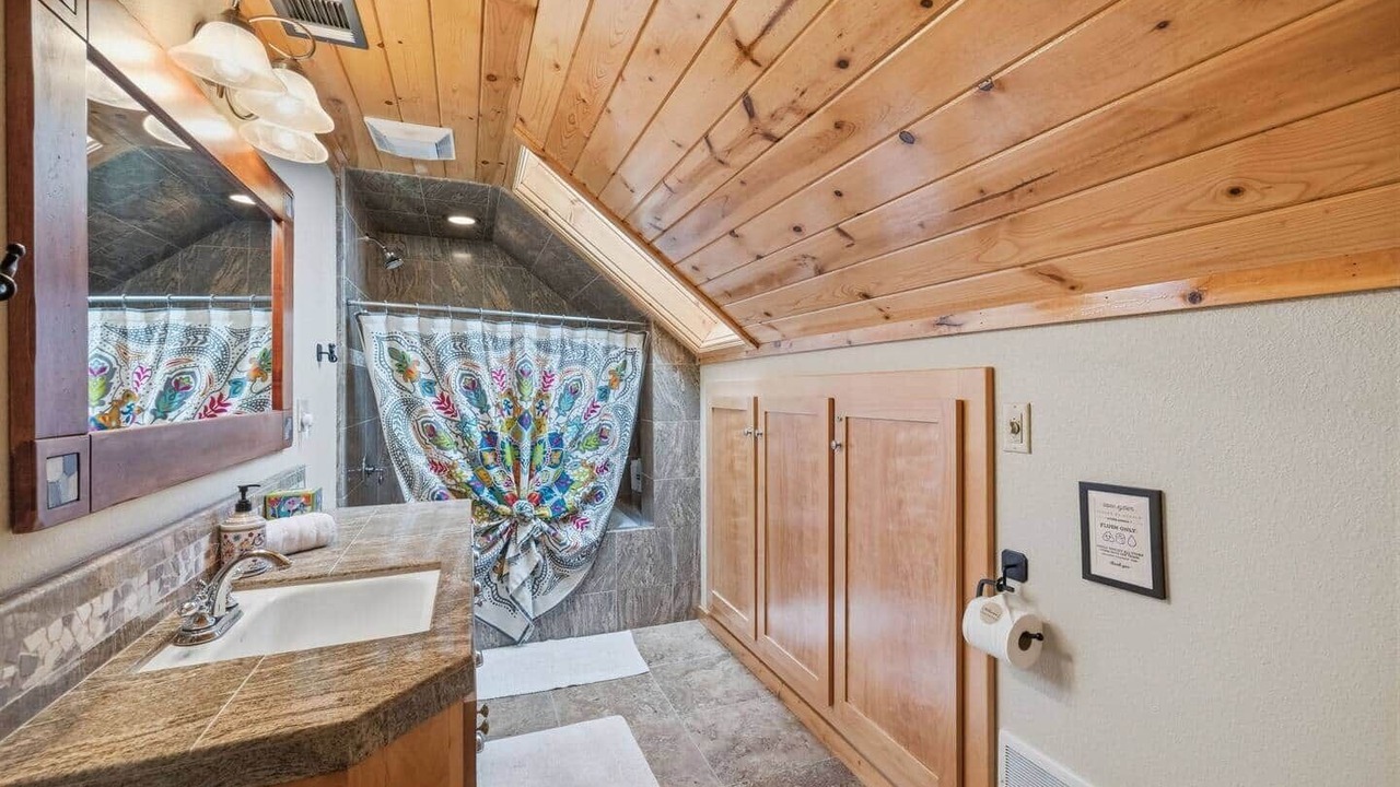 Photo of Bathroom in Strawberry