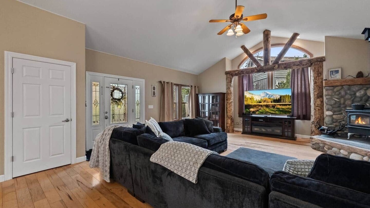 Photo of Livingroom in Mi-Wuk Village