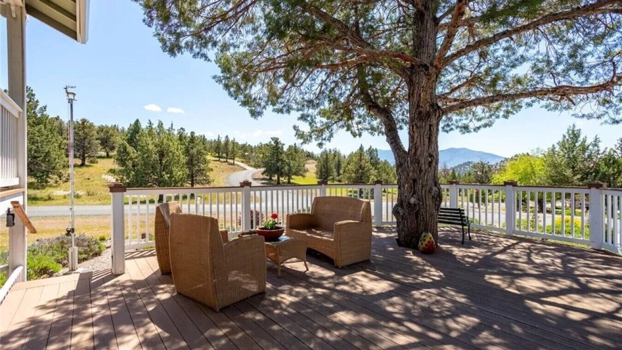 Photo of Outdoor in Weed