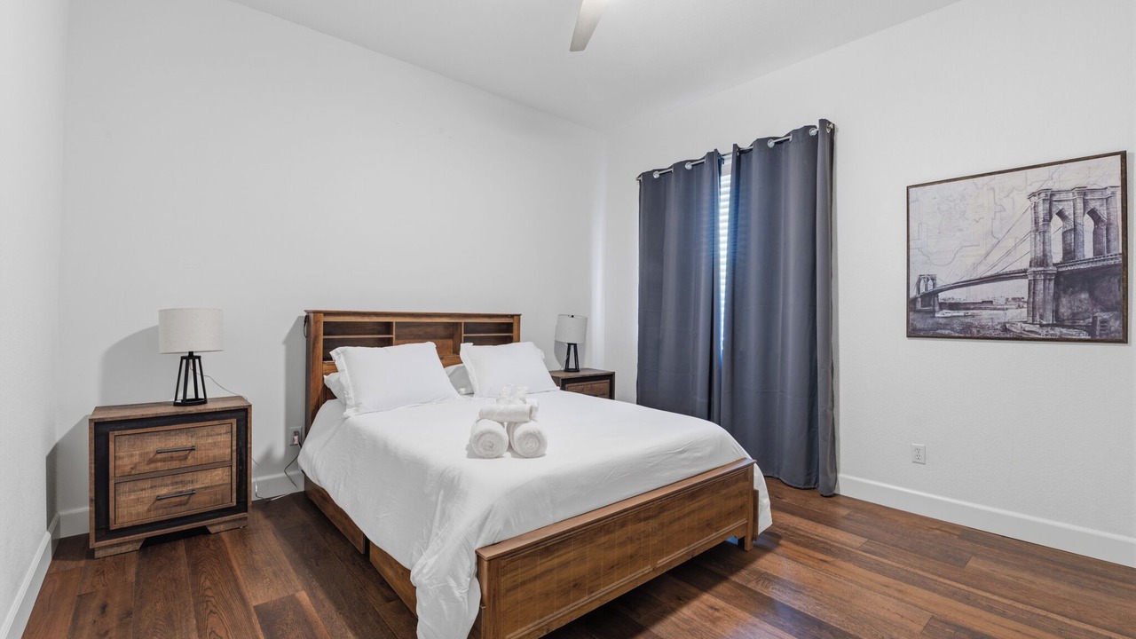 Photo of Bedroom in Hood