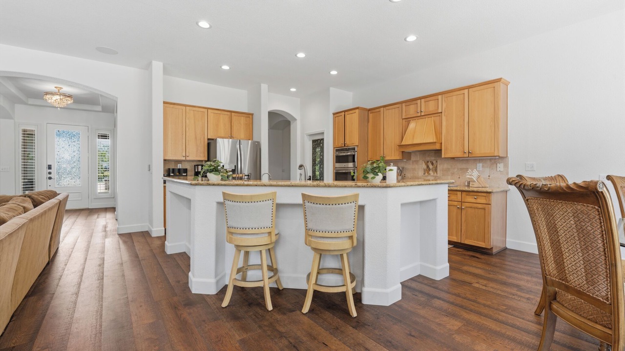Photo of Kitchen in Hood