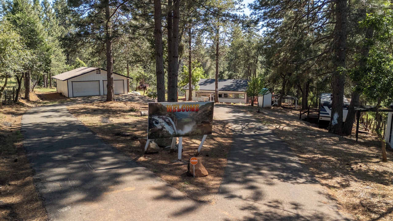 Photo of Others in Mariposa