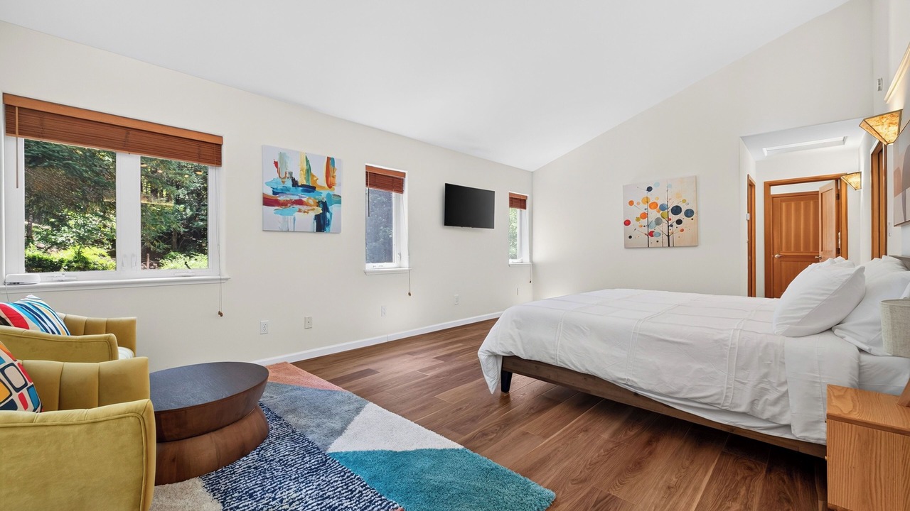 Photo of Bedroom in Guerneville