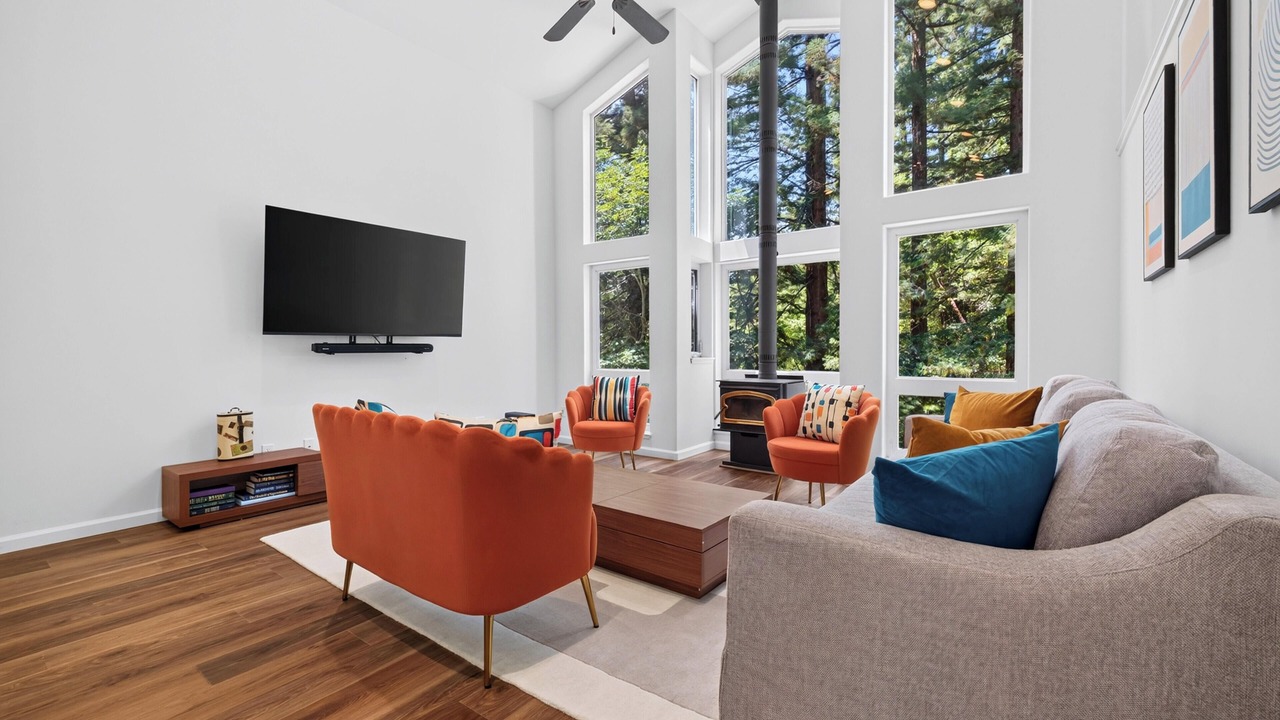 Photo of Livingroom in Guerneville