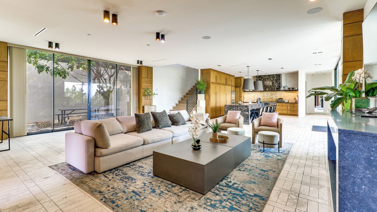 Photo of Livingroom in Hollywood Dell