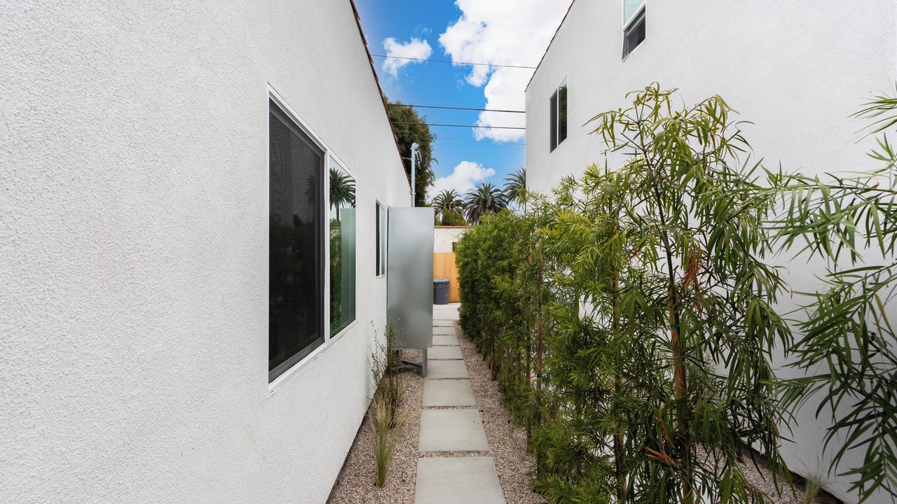 Photo of Outdoor in Greater Wilshire - Hancock Park