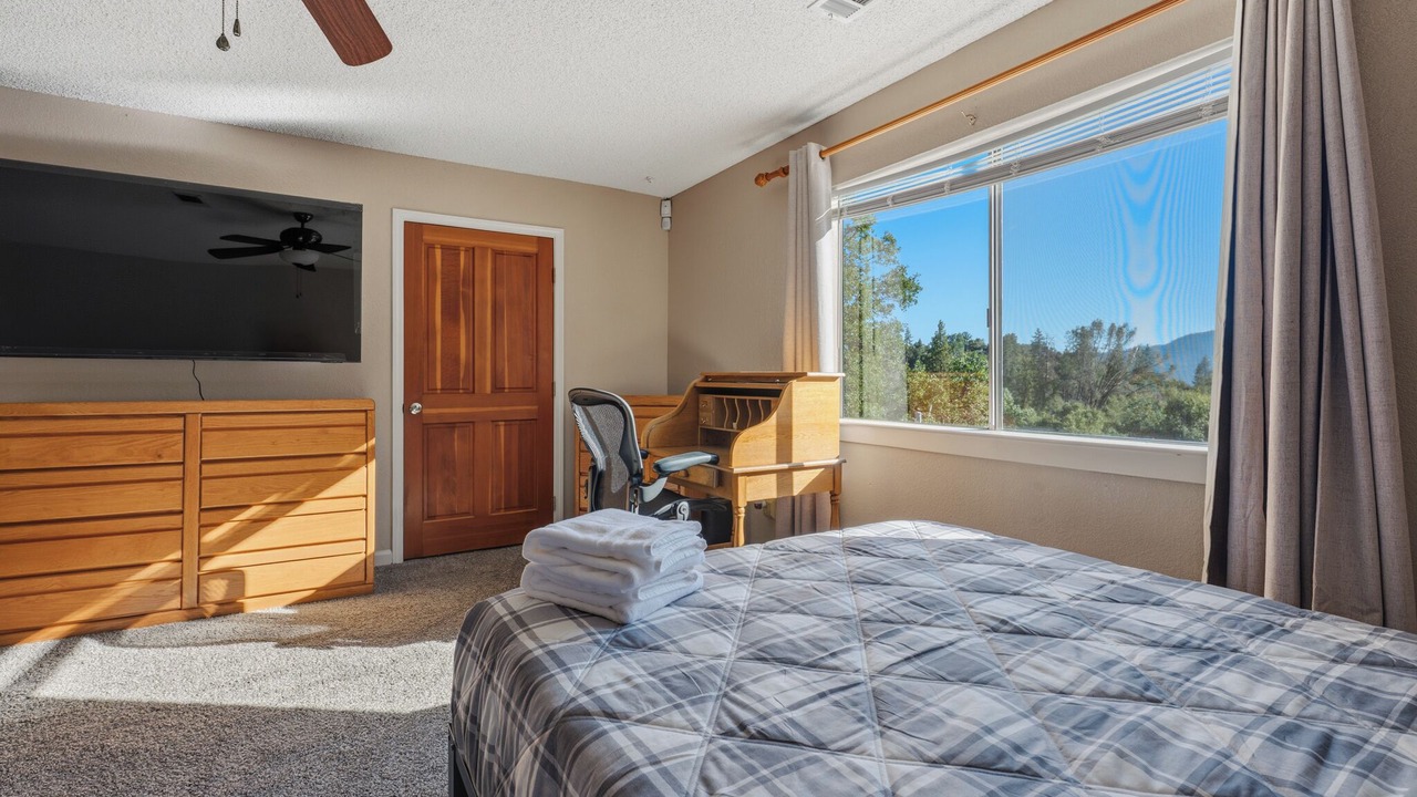Photo of Bedroom in Yosemite Forks