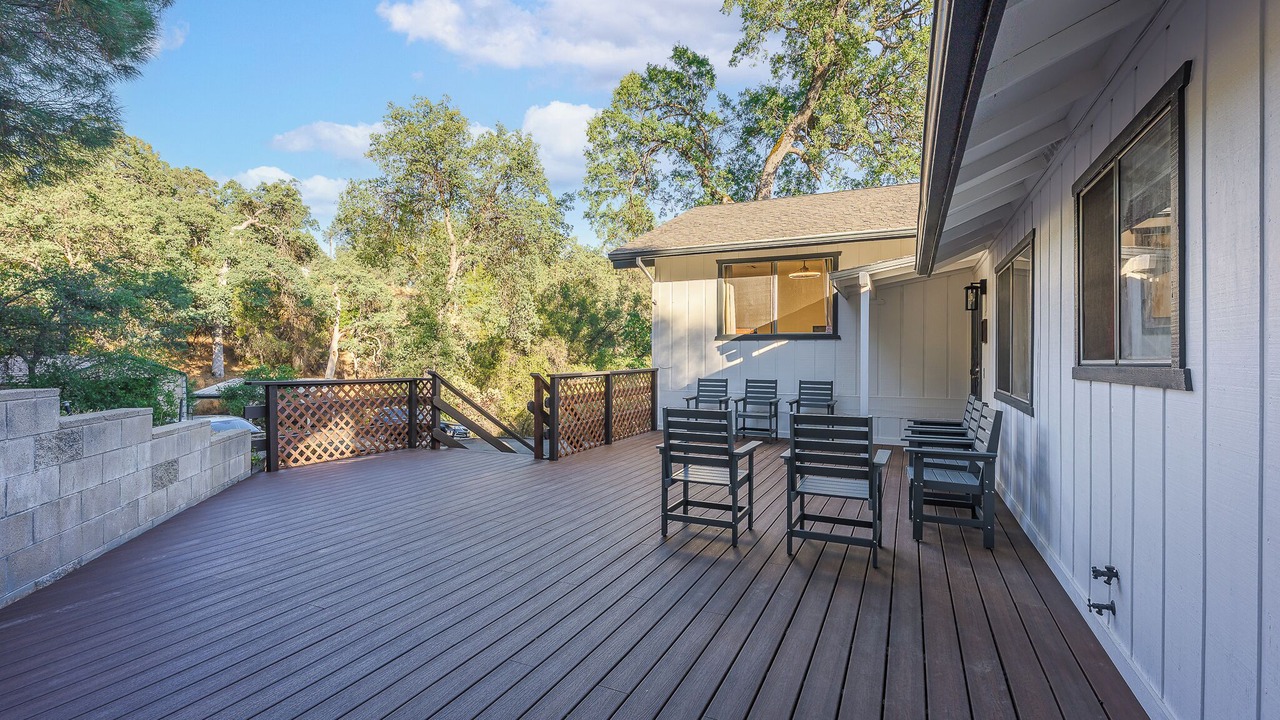 Photo of Patio Balcony in Yosemite Forks
