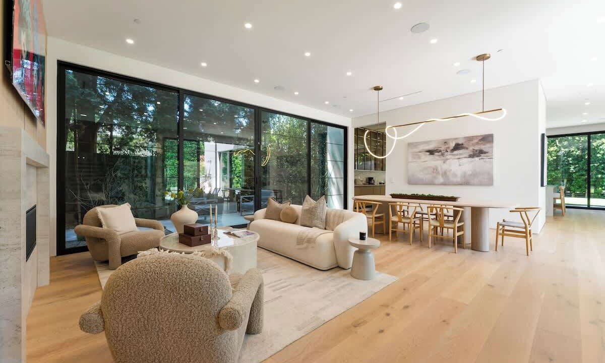 Photo of Livingroom in Valley Village