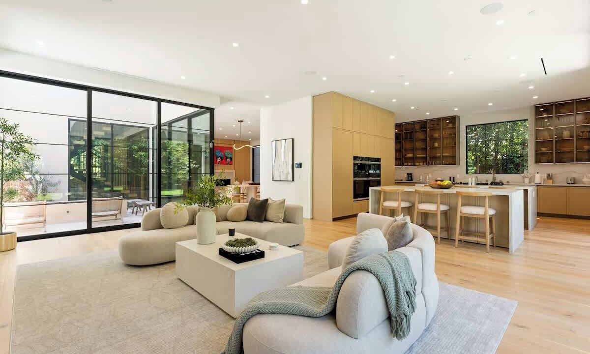 Photo of Livingroom in Valley Village