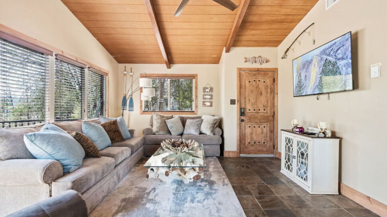 Photo of Livingroom in Bass Lake