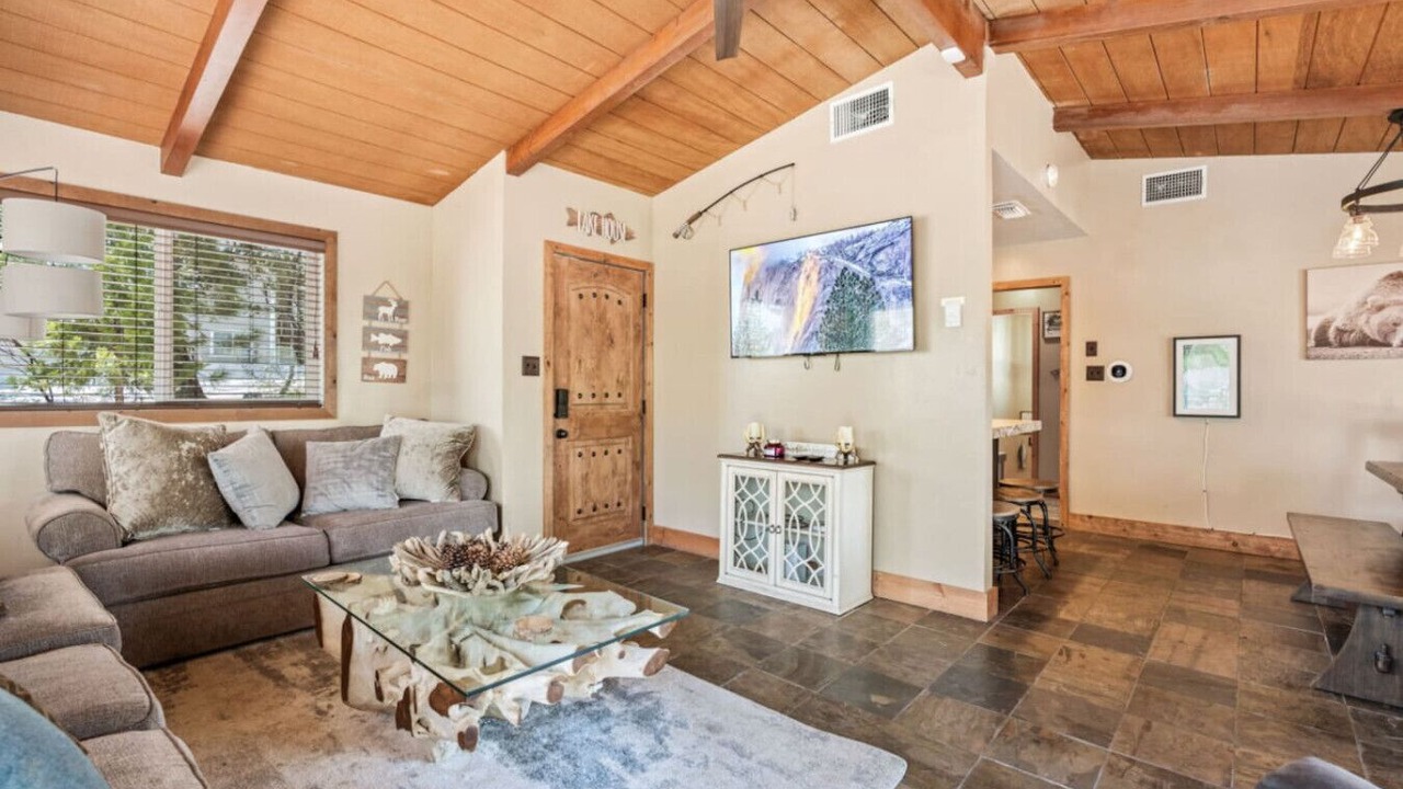 Photo of Livingroom in Bass Lake