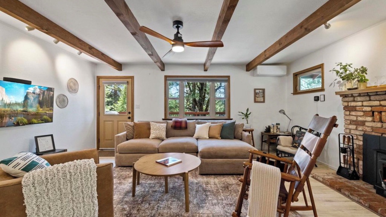 Photo of Livingroom in Strawberry