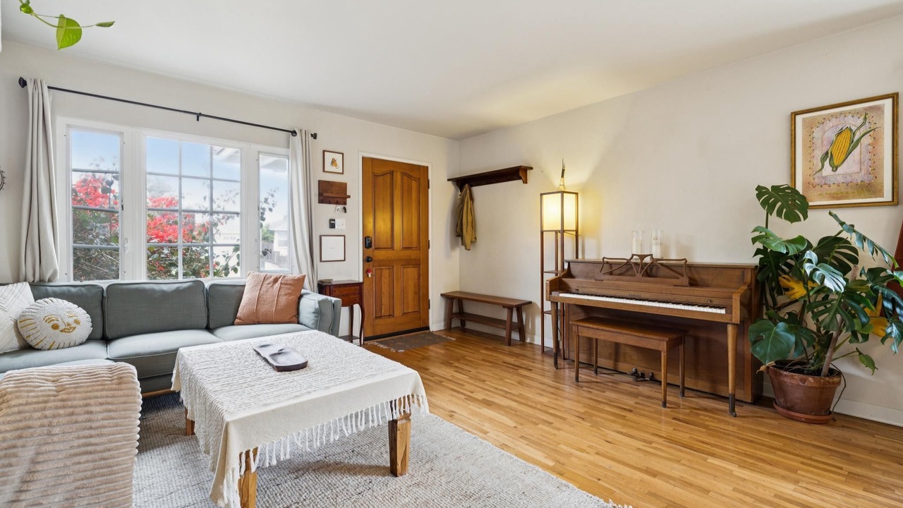 Photo of Livingroom in Westside Santa Cruz