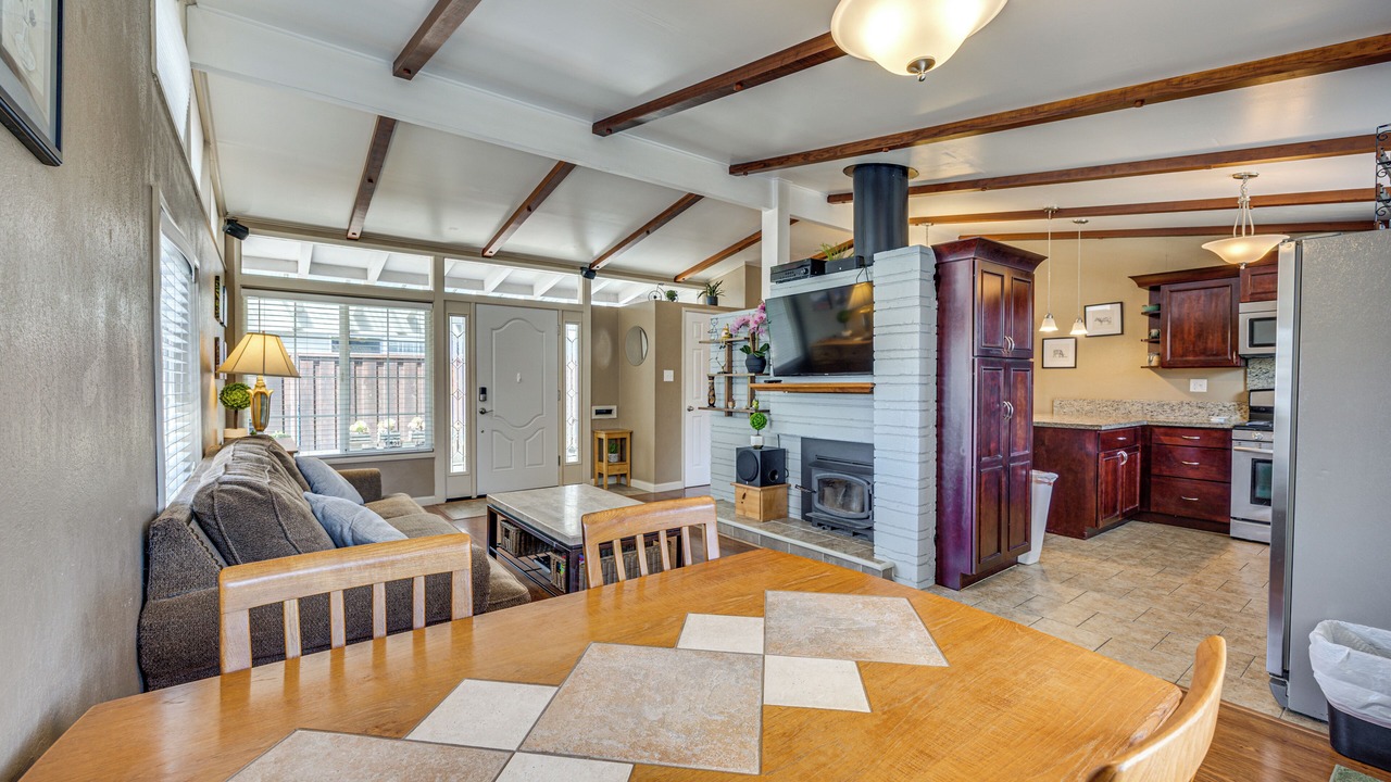 Photo of Livingroom in Hayward