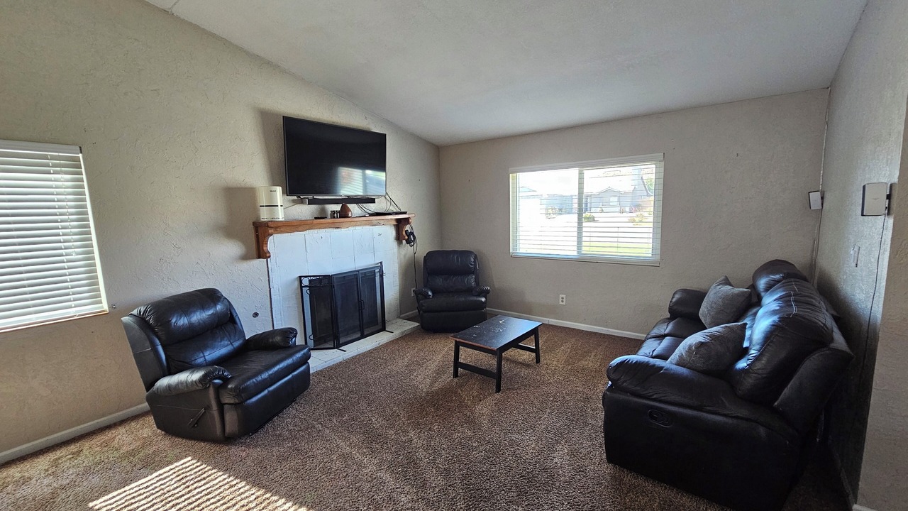 Photo of Livingroom in Rosamond