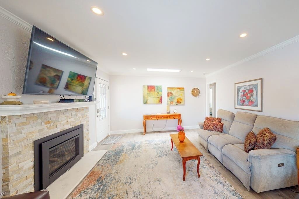 Photo of Livingroom in Del Rey Oaks