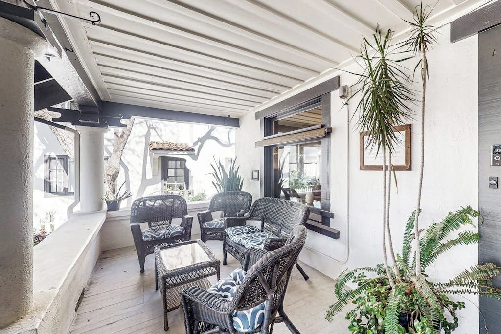 Photo of Patio Balcony in East Beach