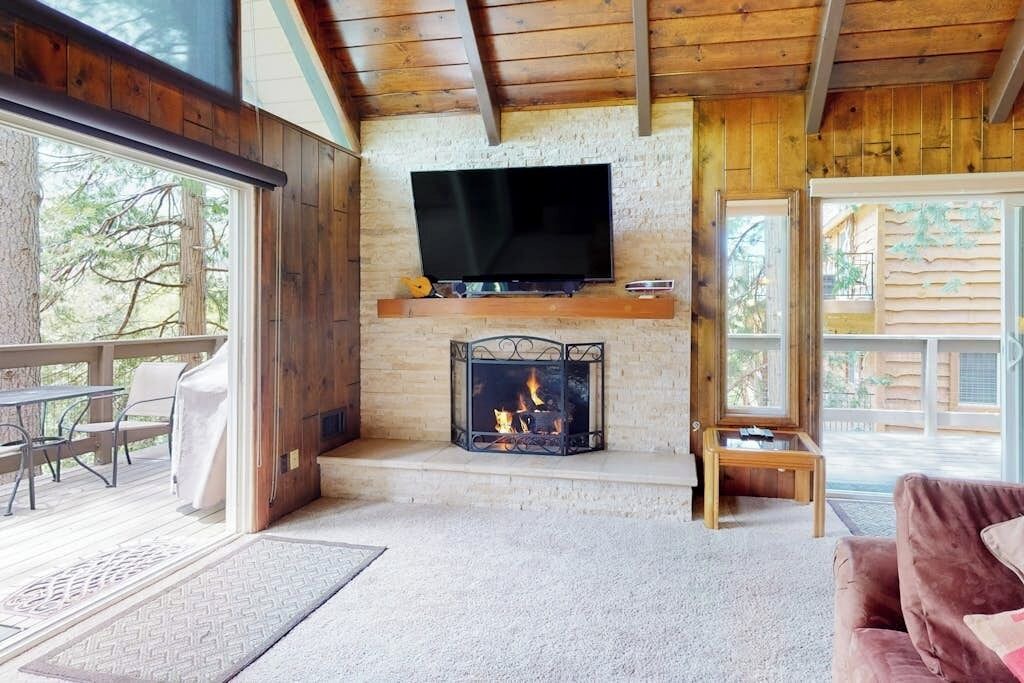 Photo of Livingroom in Blue Jay
