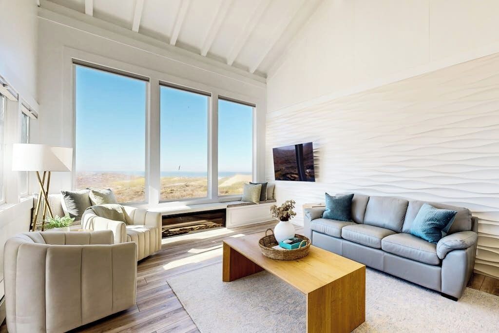 Photo of Livingroom in Castroville