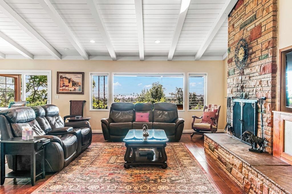 Photo of Livingroom in Eastside