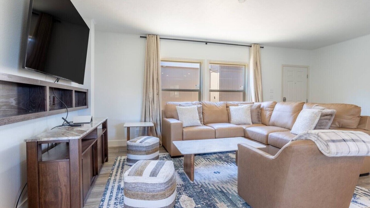 Photo of Livingroom in Crowley Lake