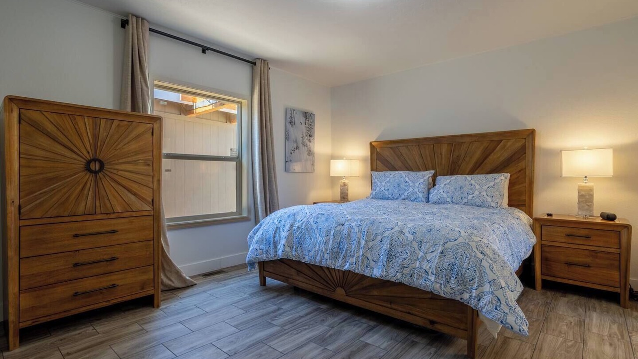Photo of Bedroom in Crowley Lake