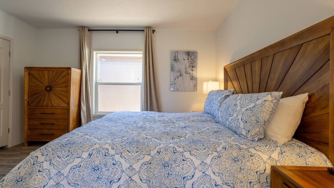 Photo of Bedroom in Crowley Lake