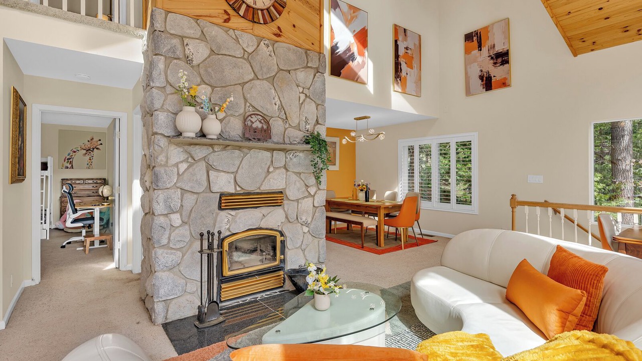 Photo of Livingroom in Yosemite West