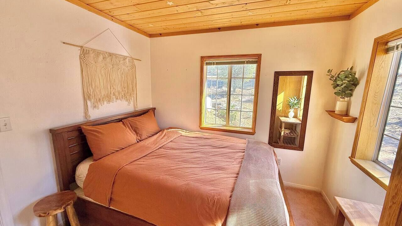 Photo of Bedroom in Inyokern