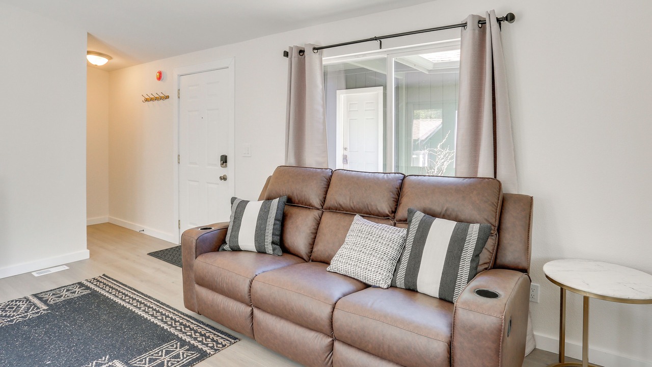 Photo of Livingroom in Douglas City