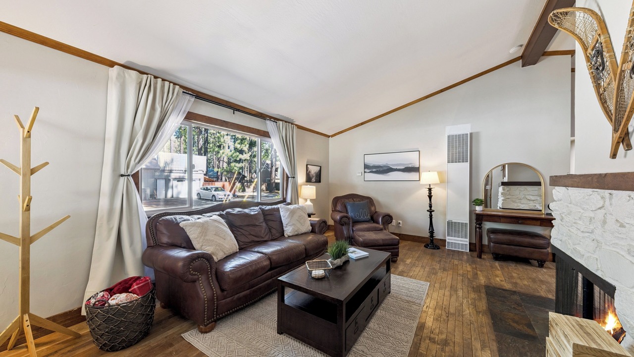 Photo of Livingroom in Sierra Tract