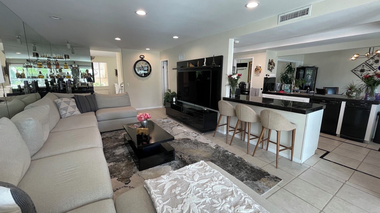 Photo of Livingroom in Calabasas