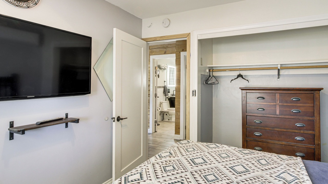 Photo of Bedroom in Sequoia National Forest