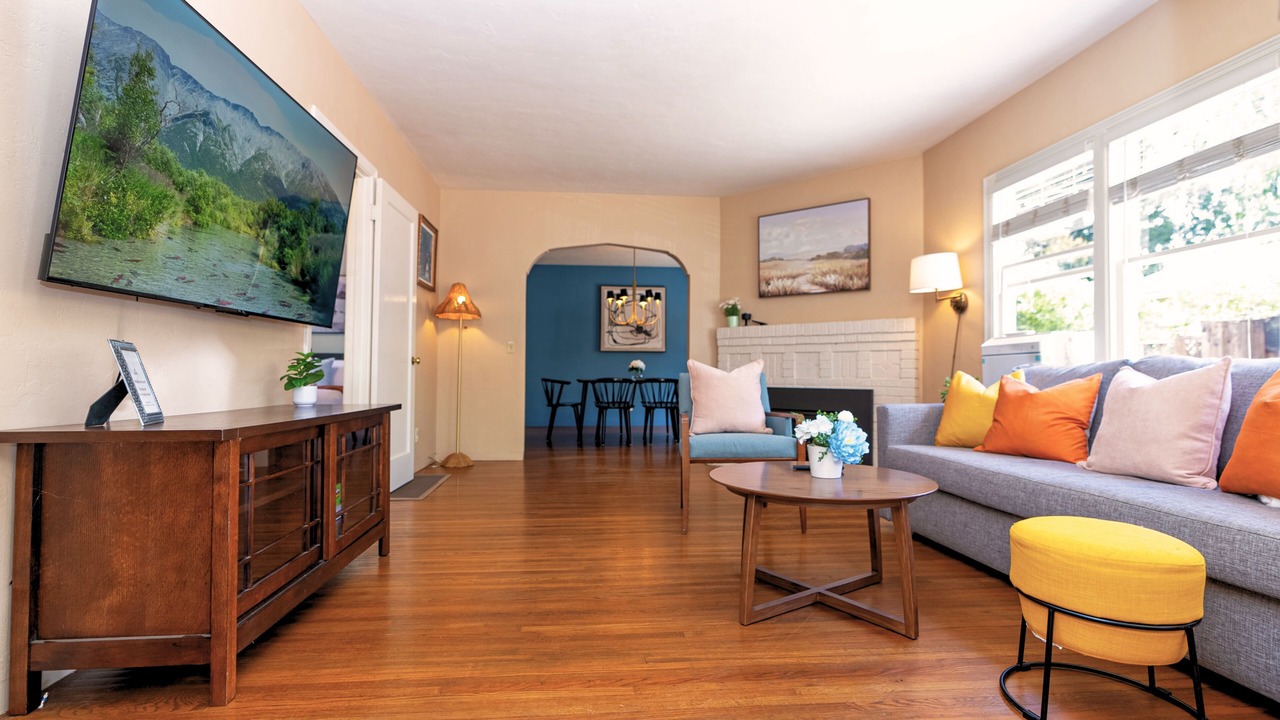 Photo of Livingroom in Loyola