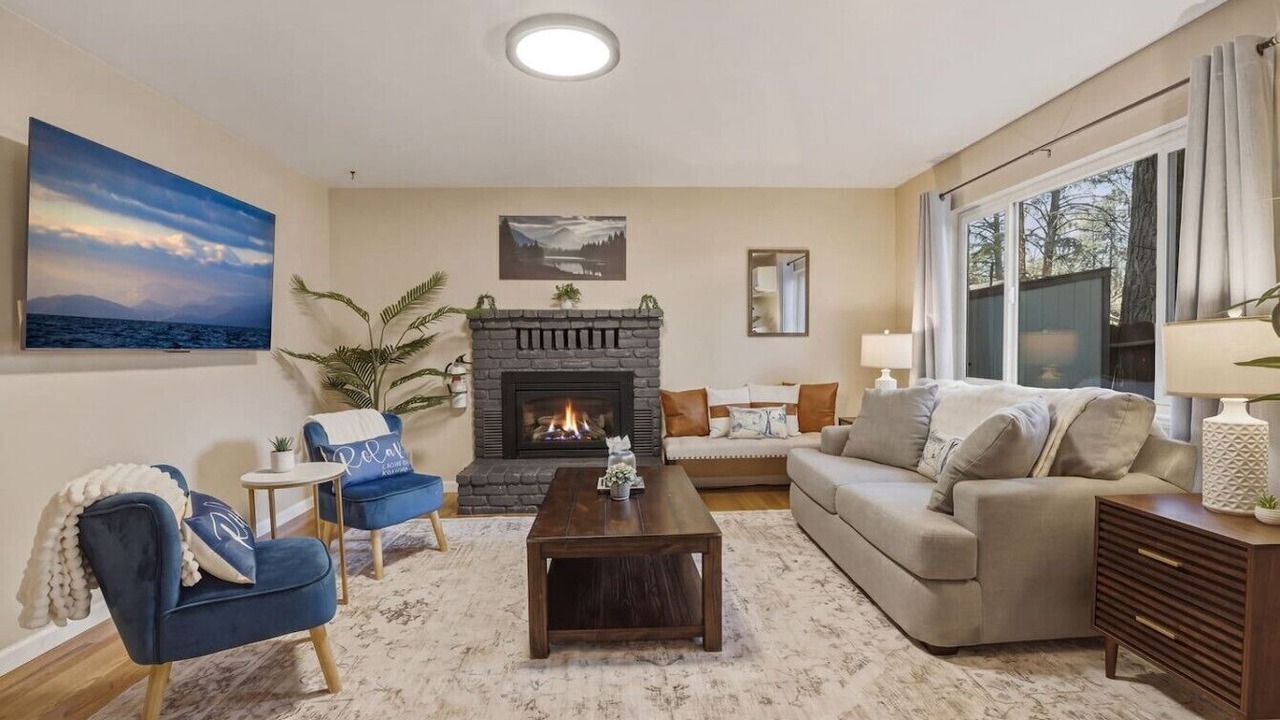 Photo of Livingroom in Tahoe Island