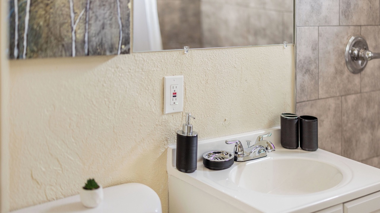 Photo of Bathroom in Raisin