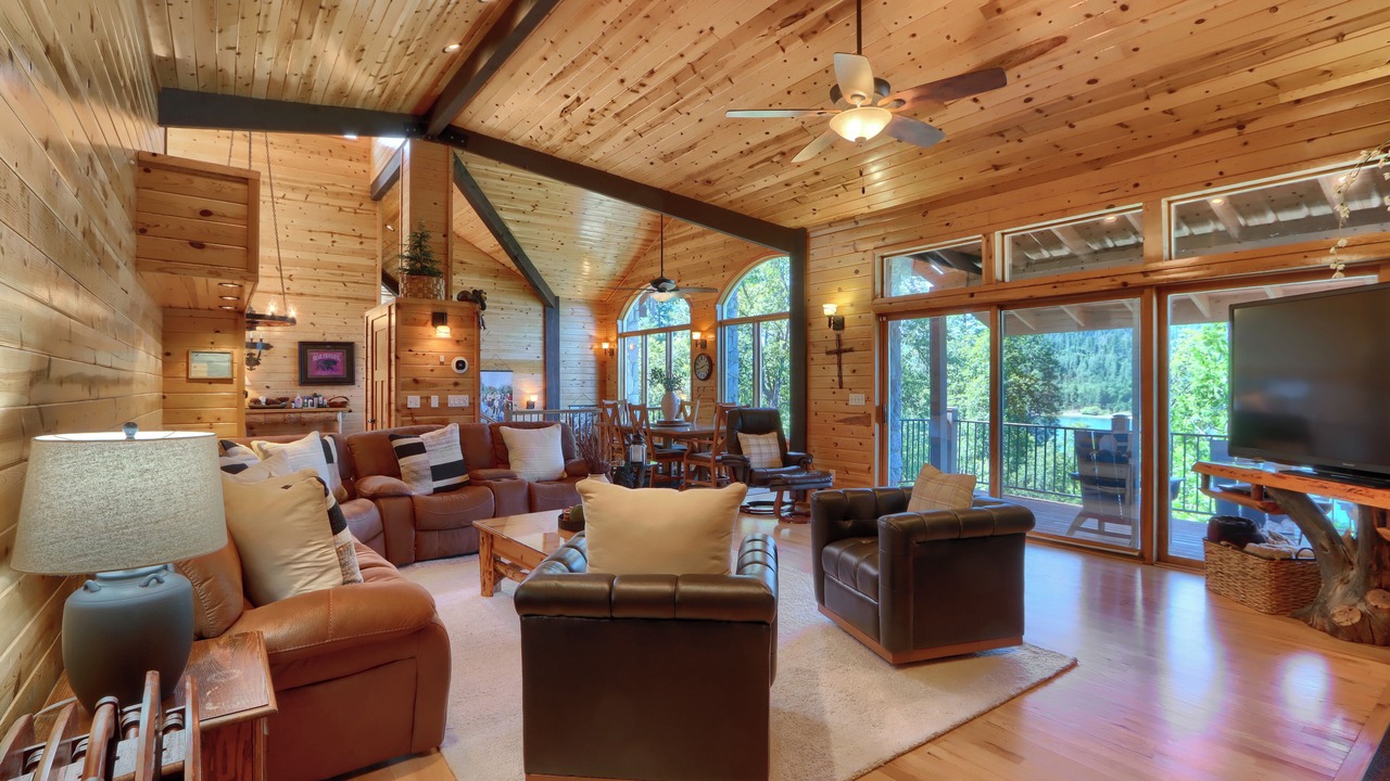 Photo of Livingroom in Bass Lake