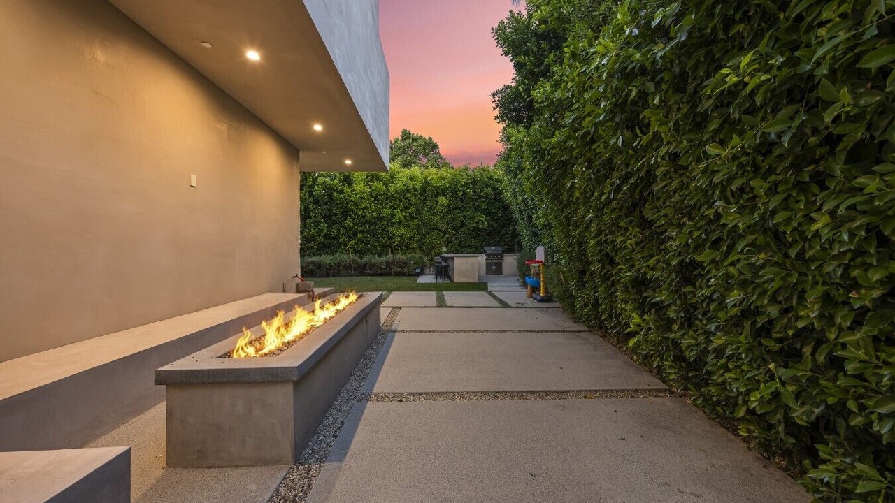 Photo of Others in Encino