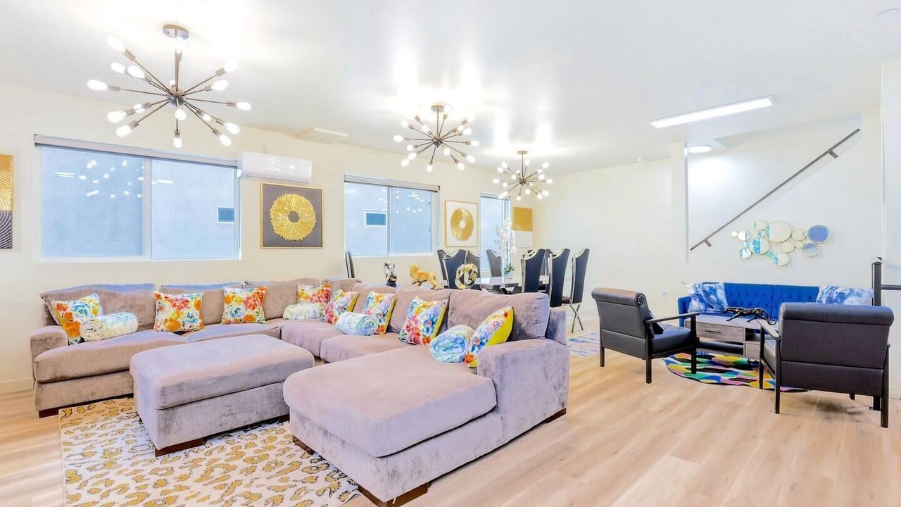 Photo of Livingroom in North Hills East