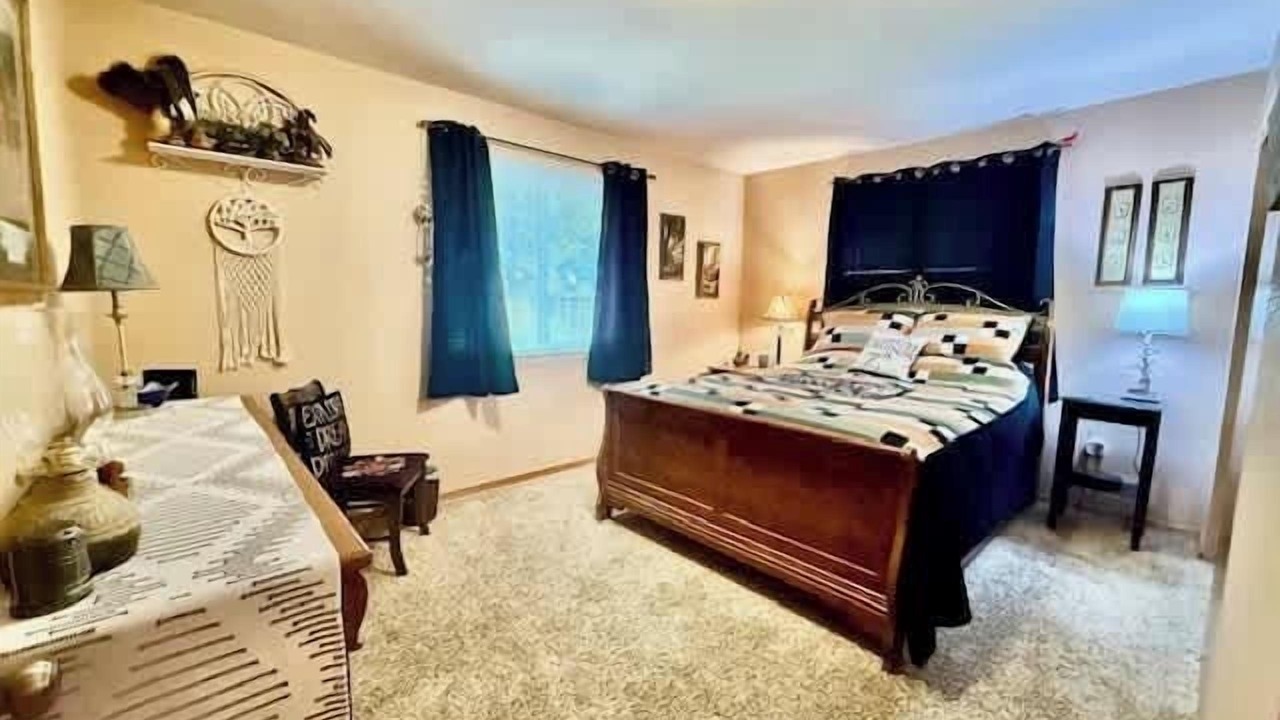 Photo of Bedroom in Hamilton Branch