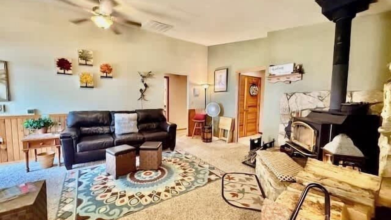 Photo of Livingroom in Hamilton Branch