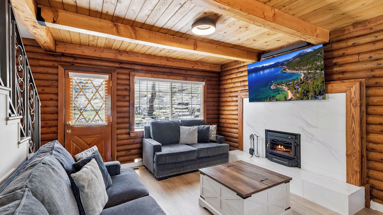 Photo of Livingroom in Tahoe Valley