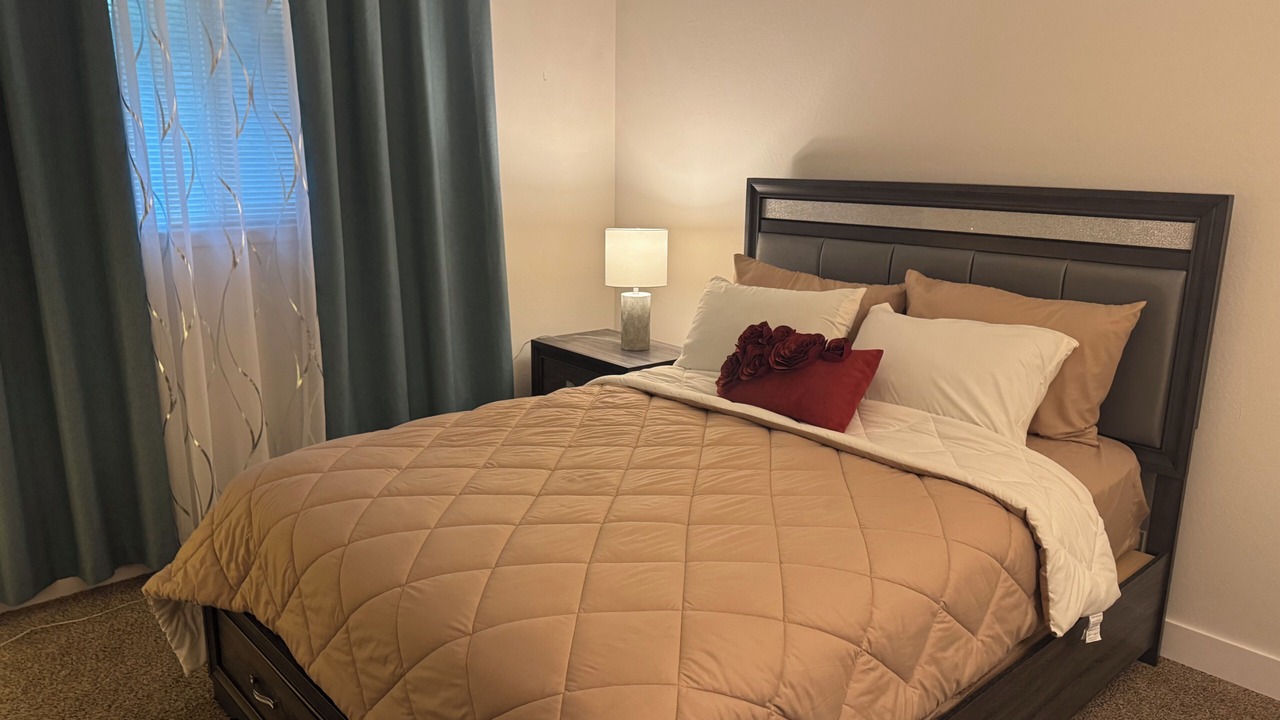 Photo of Bedroom in Raisin