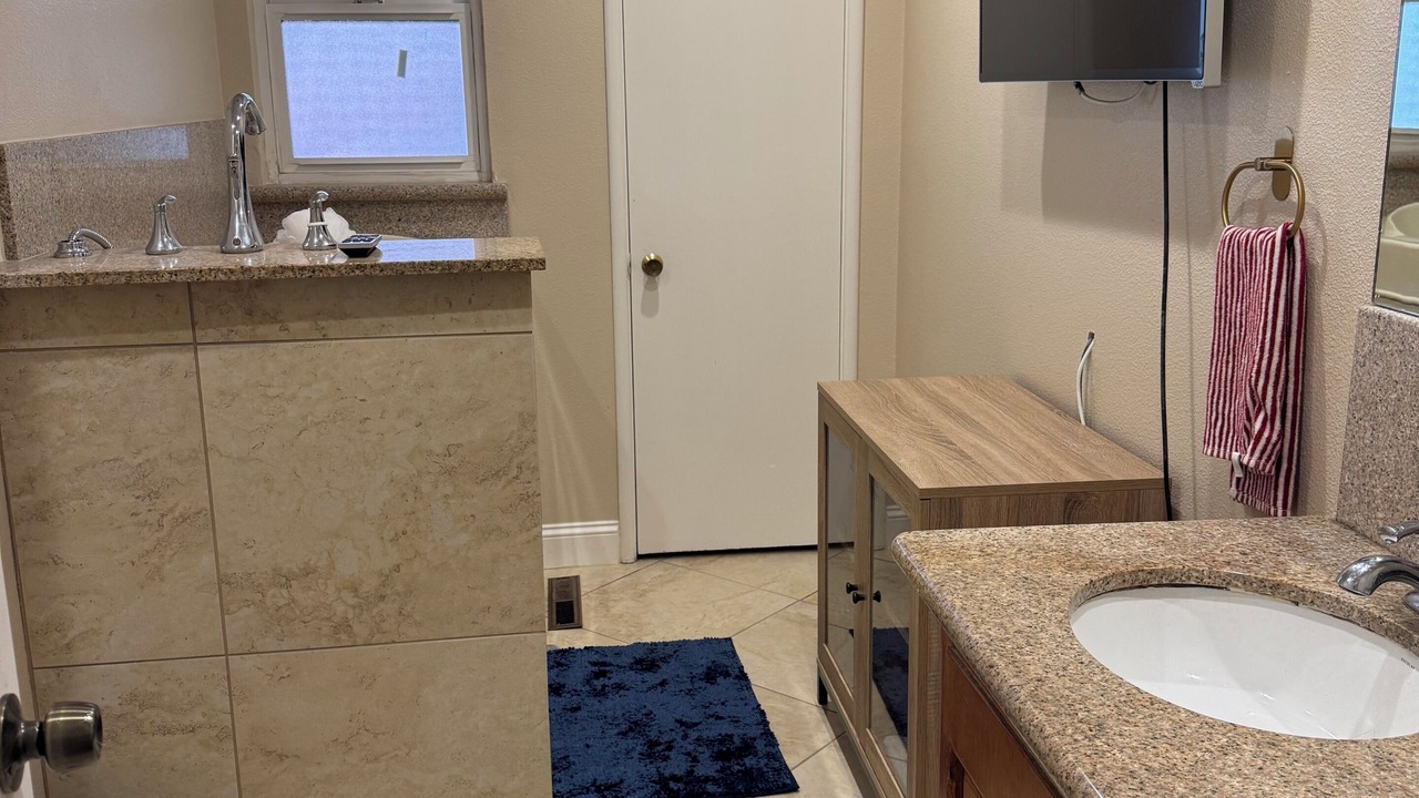 Photo of Bathroom in Raisin