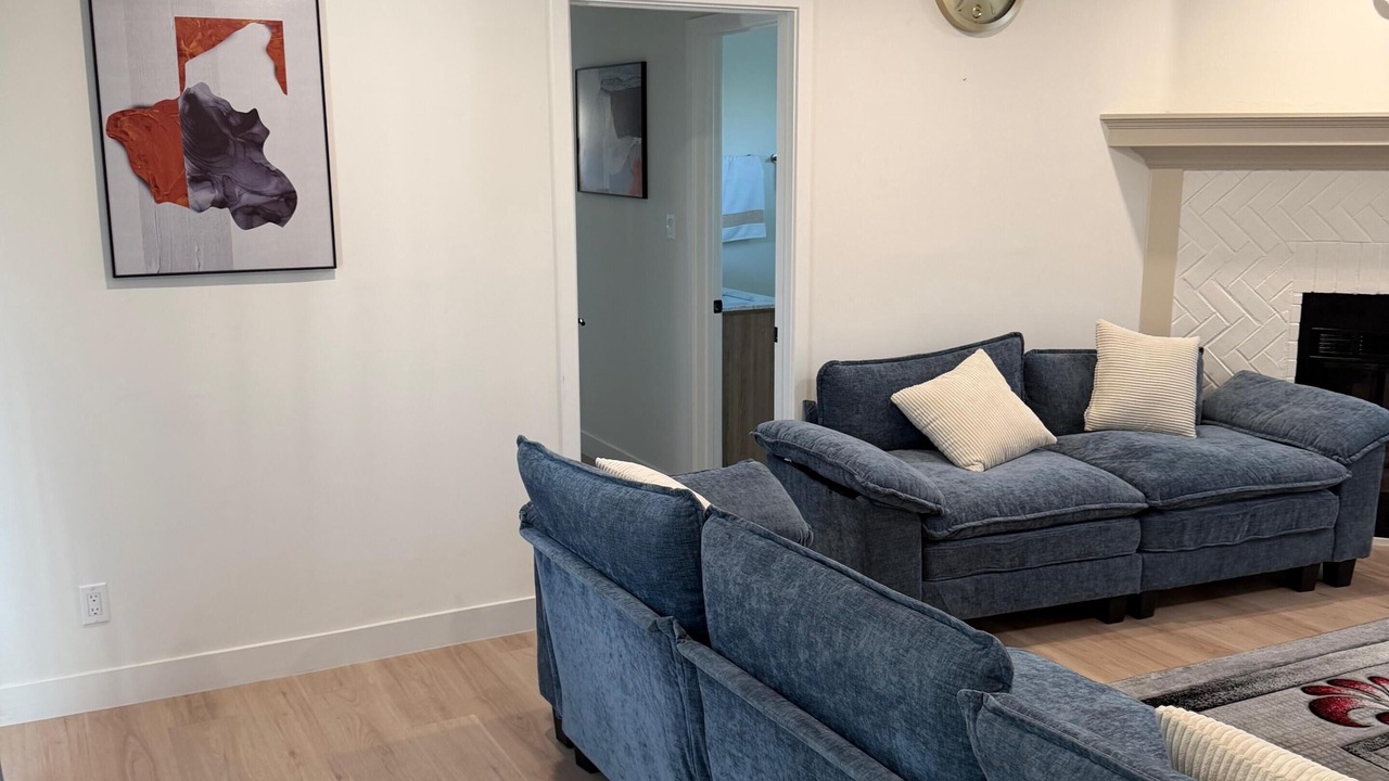 Photo of Livingroom in Harbor Gateway North