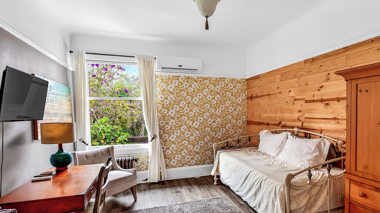 Photo of Bedroom in Westside Santa Cruz